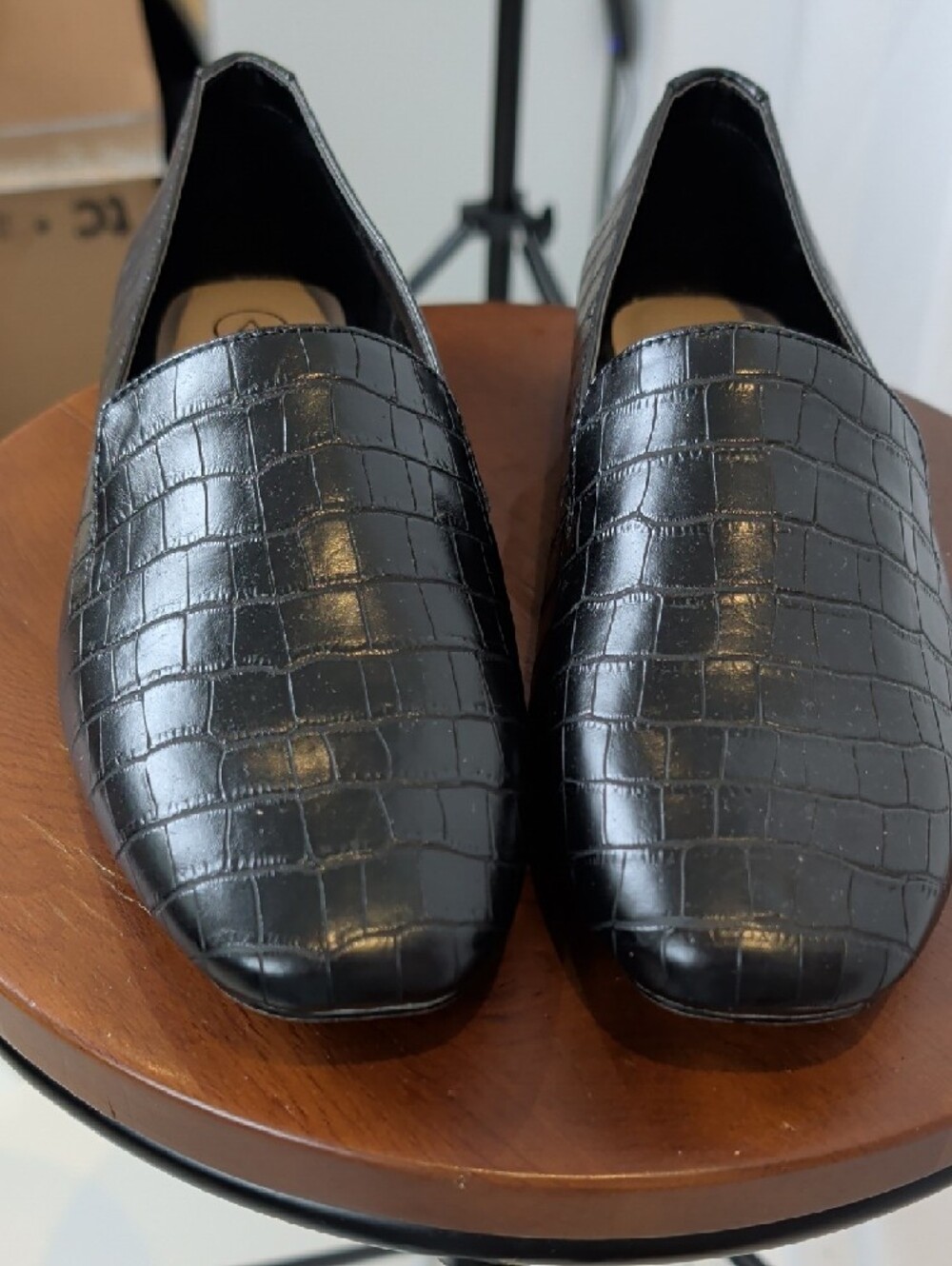 NWT Chic Black Croc-Embossed Pointy Toe Flats – Brand New size 9W - Picture 2 of 12